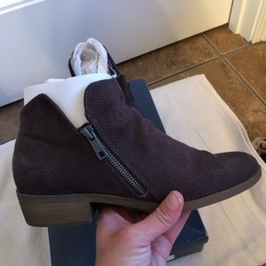 LIKE NEW SIZE 9 CHOCOLATE BROWN BOOTIES
